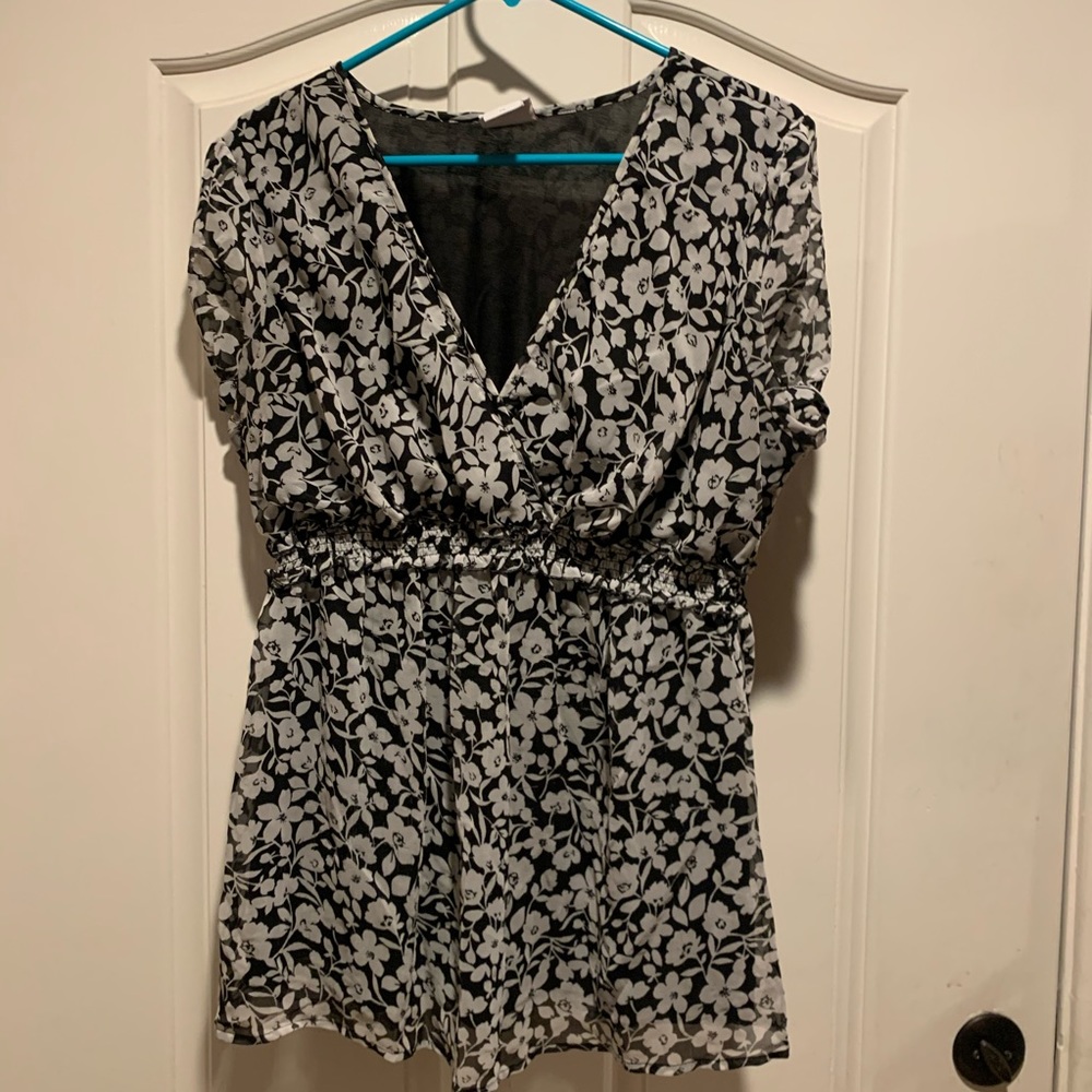 Oh Baby Floral size XL Maternity top.